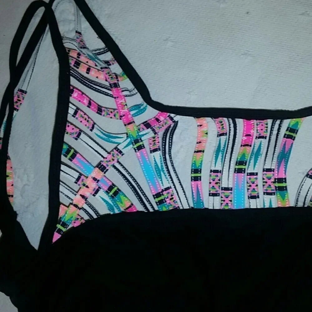 HOBIE Tribal Cut Out Bikini Top Swim Top Bathingsuit Top Swimsuit top  New - Picture 6 of 7